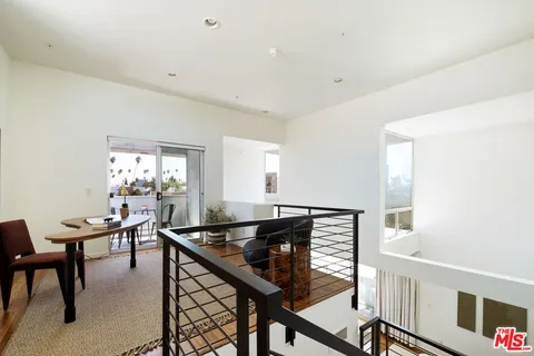 $925,000 | 333 South Wilton Place, Unit 2, Los Angeles, CA 90020