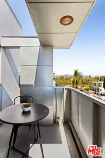 $925,000 | 333 South Wilton Place, Unit 2, Los Angeles, CA 90020