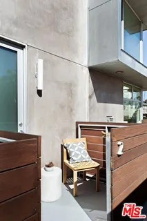 $925,000 | 333 South Wilton Place, Unit 2, Los Angeles, CA 90020