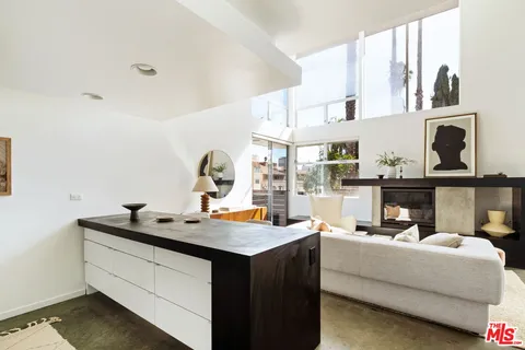 $925,000 | 333 South Wilton Place, Unit 2, Los Angeles, CA 90020