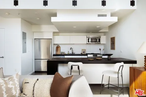 $925,000 | 333 South Wilton Place, Unit 2, Los Angeles, CA 90020