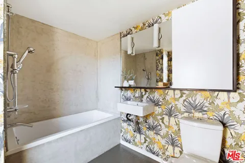 $925,000 | 333 South Wilton Place, Unit 2, Los Angeles, CA 90020