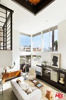 $925,000 | 333 South Wilton Place, Unit 2, Los Angeles, CA 90020