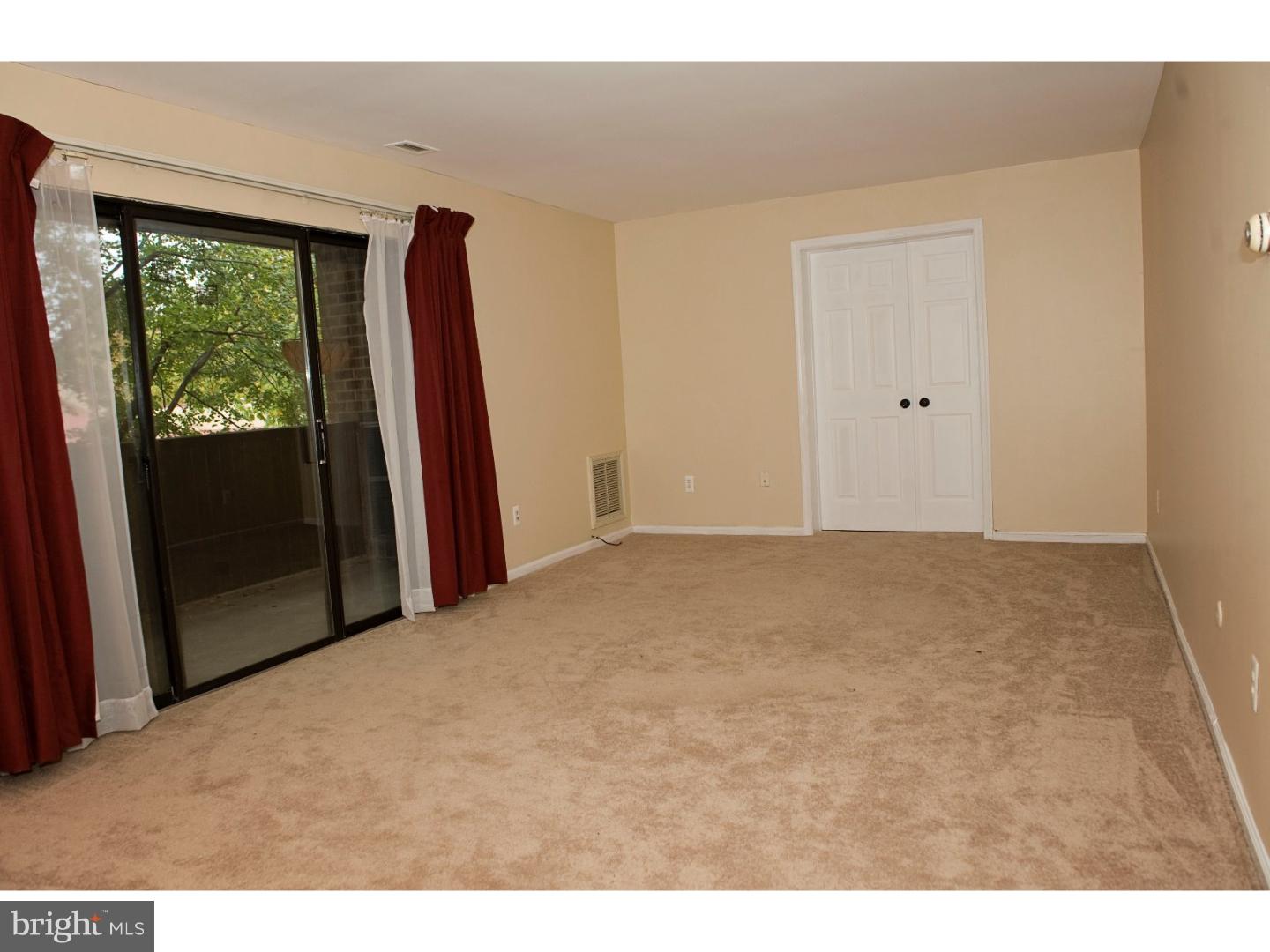 13 Haddonfield Commons Haddonfield, NJ 08033 - Photo 4 of 12 Living Room