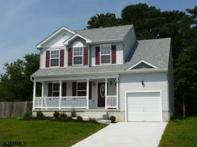 a view of front a house with a yard