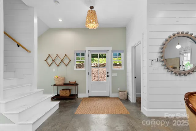 a view of livingroom with furniture