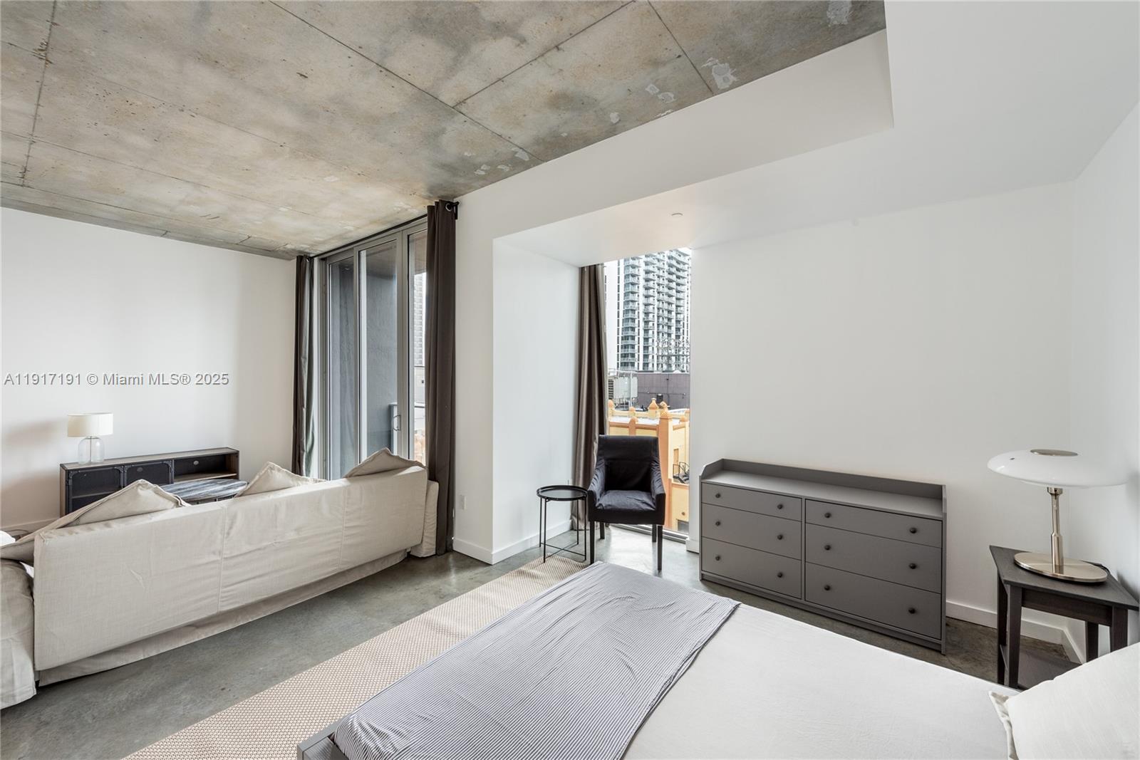 151 Southeast 1st Street, Unit 1709 Miami, FL 33131 - Photo 11 of 19