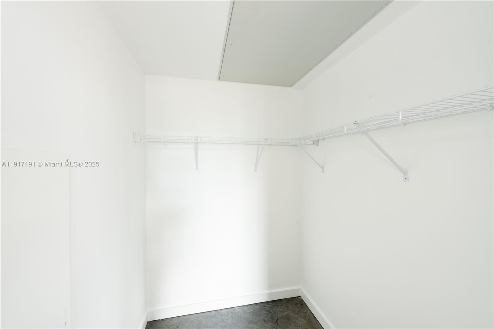 151 Southeast 1st Street, Unit 1709 Miami, FL 33131 - Photo 15 of 19