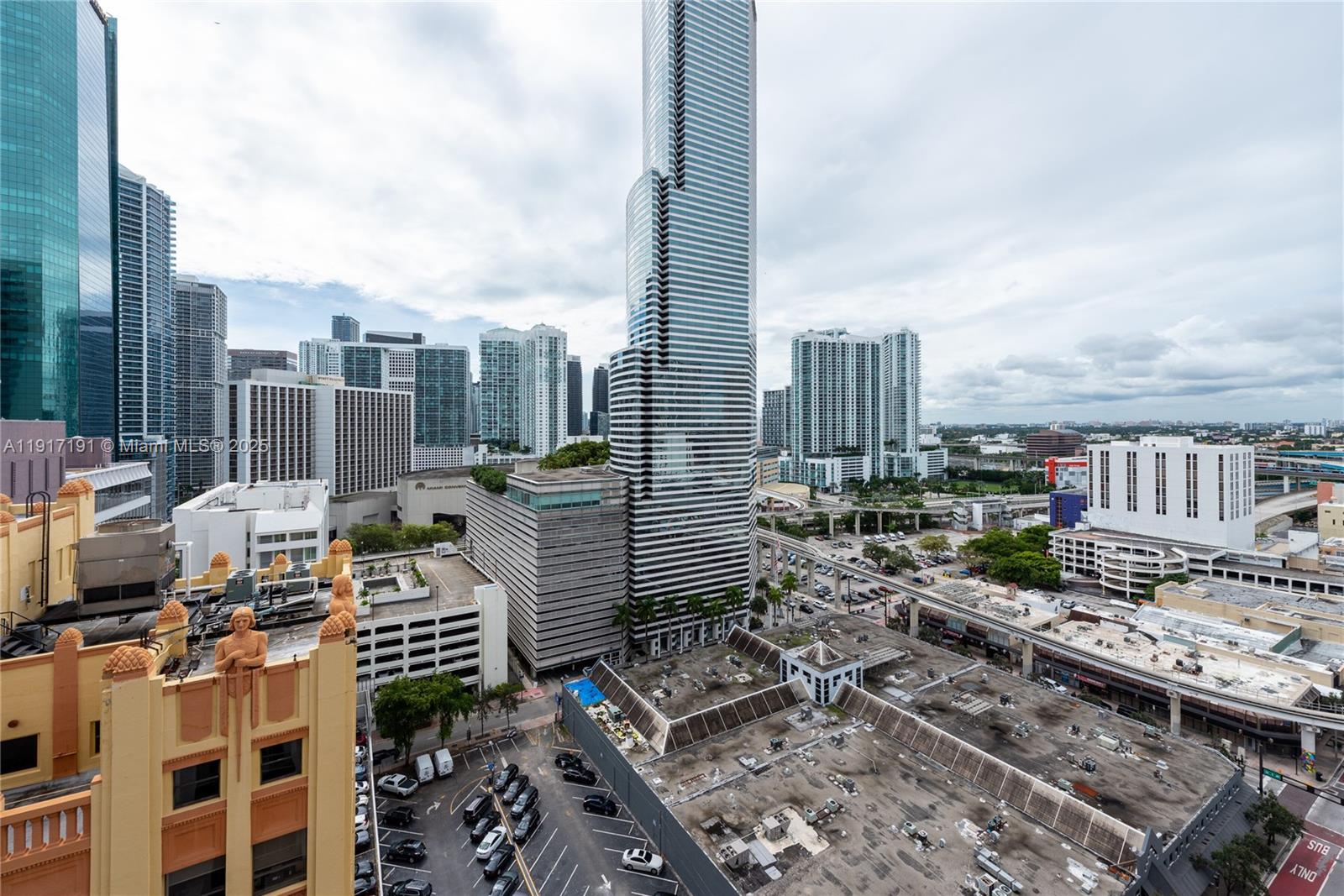 151 Southeast 1st Street, Unit 1709 Miami, FL 33131 - Photo 7 of 19