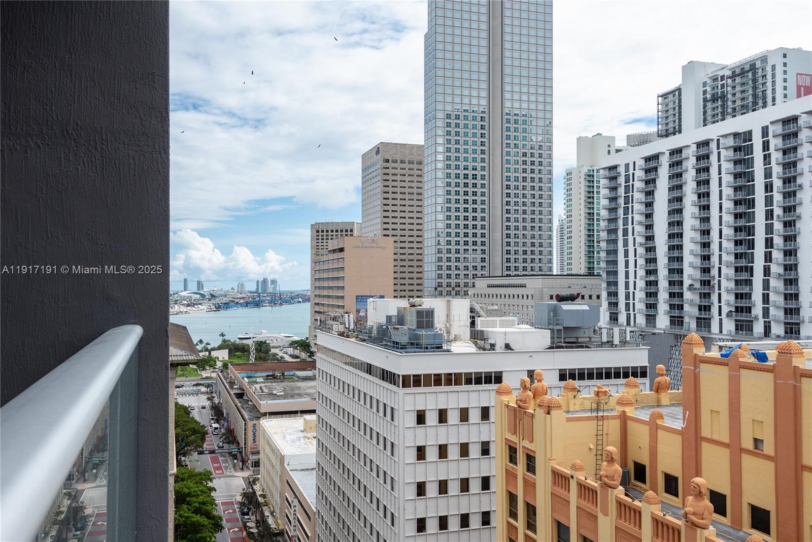 151 Southeast 1st Street, Unit 1709 Miami, FL 33131 - Photo 8 of 19