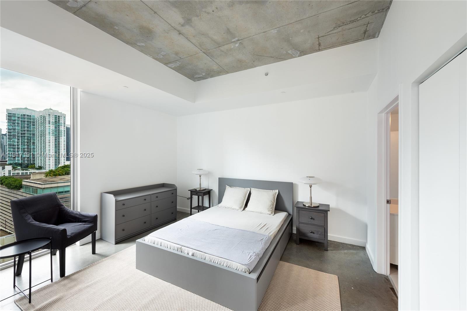 151 Southeast 1st Street, Unit 1709 Miami, FL 33131 - Photo 10 of 19