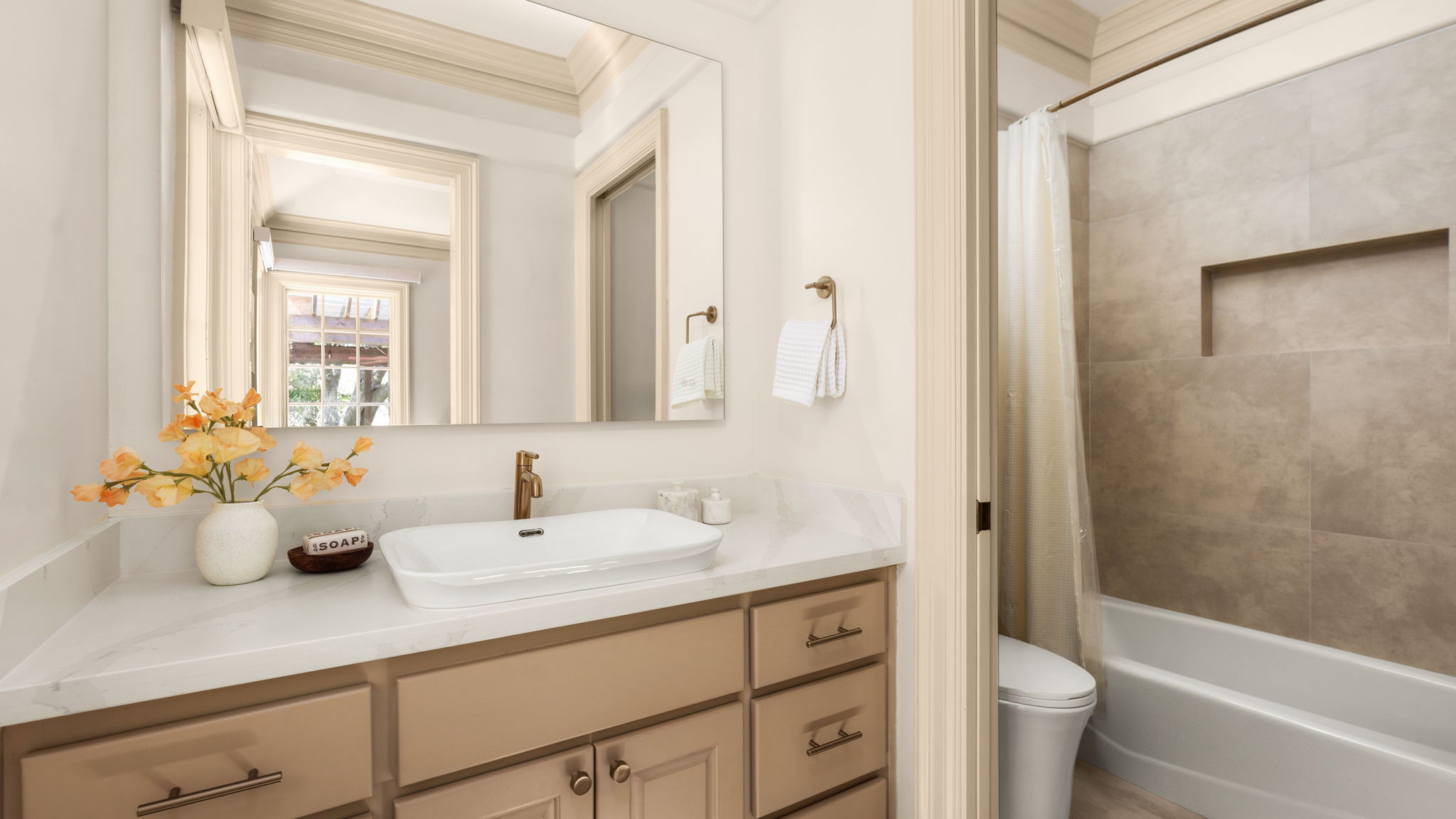 2036 Wimberly Lane Austin, TX 78735 - Photo 21 of 40 Second full bathroom