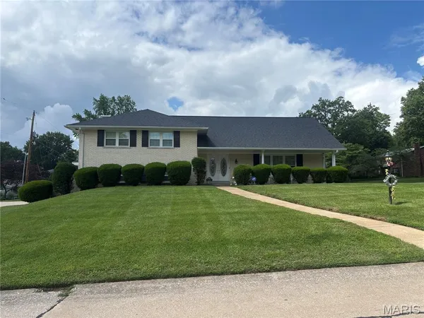 $499,900 | 33 Fawnlily Drive, Belleville, IL 62221