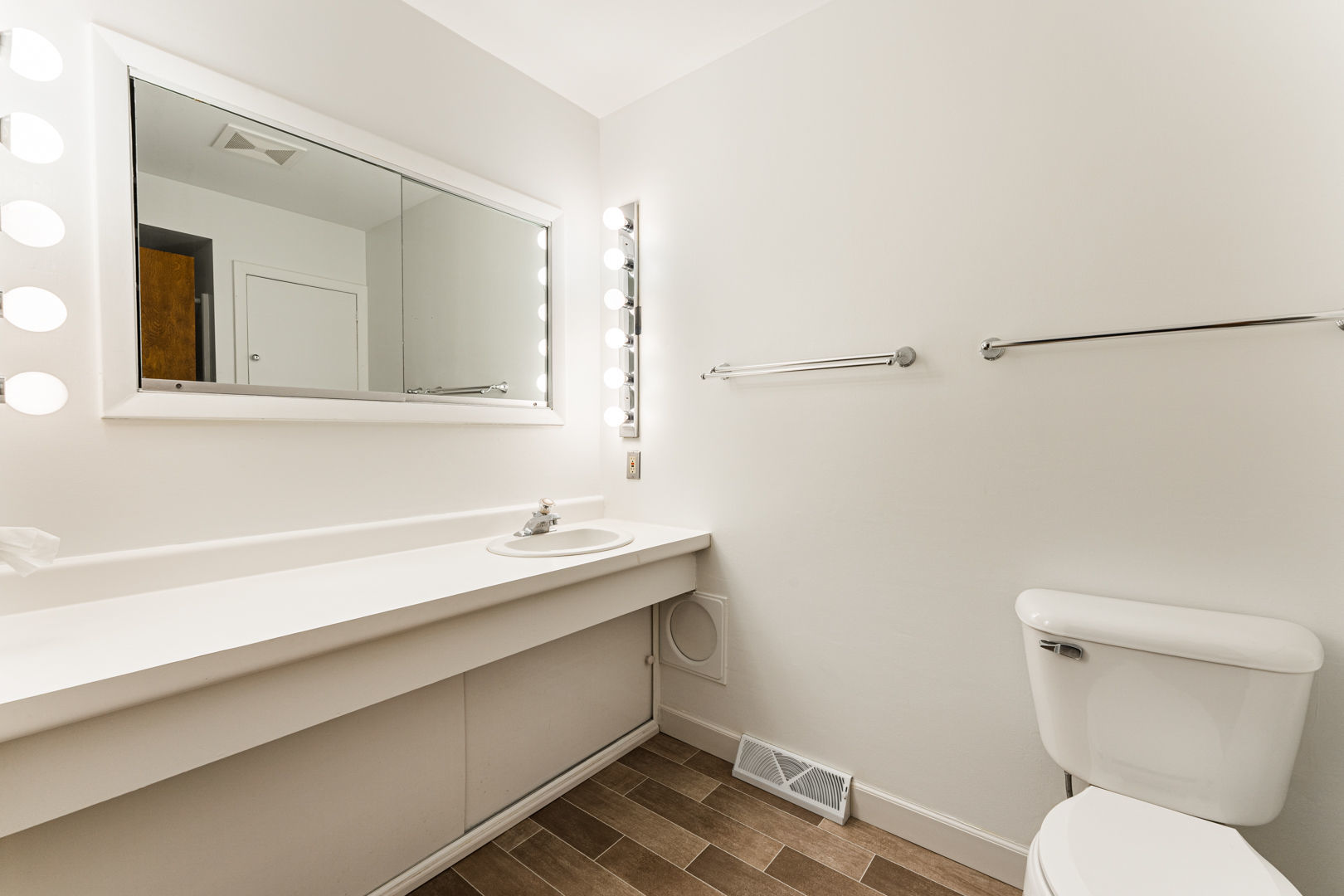 519 Normal Road DeKalb, IL 60115 - Photo 22 of 43 a bathroom with a sink and a toilet