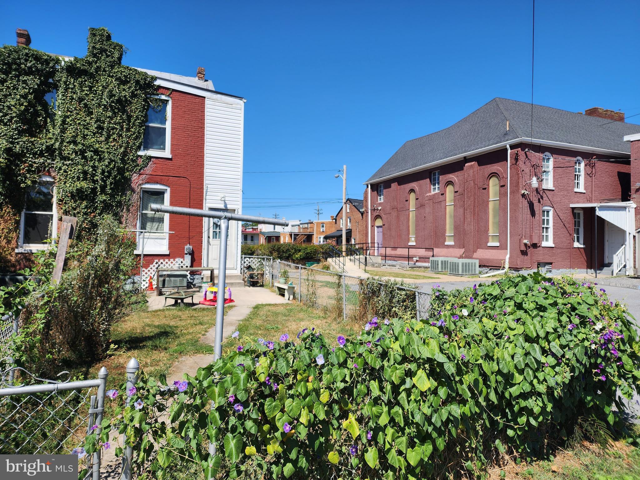 36 High Street Hagerstown, MD 21740 - Photo 22 of 28 Rear yard, chain link fenced