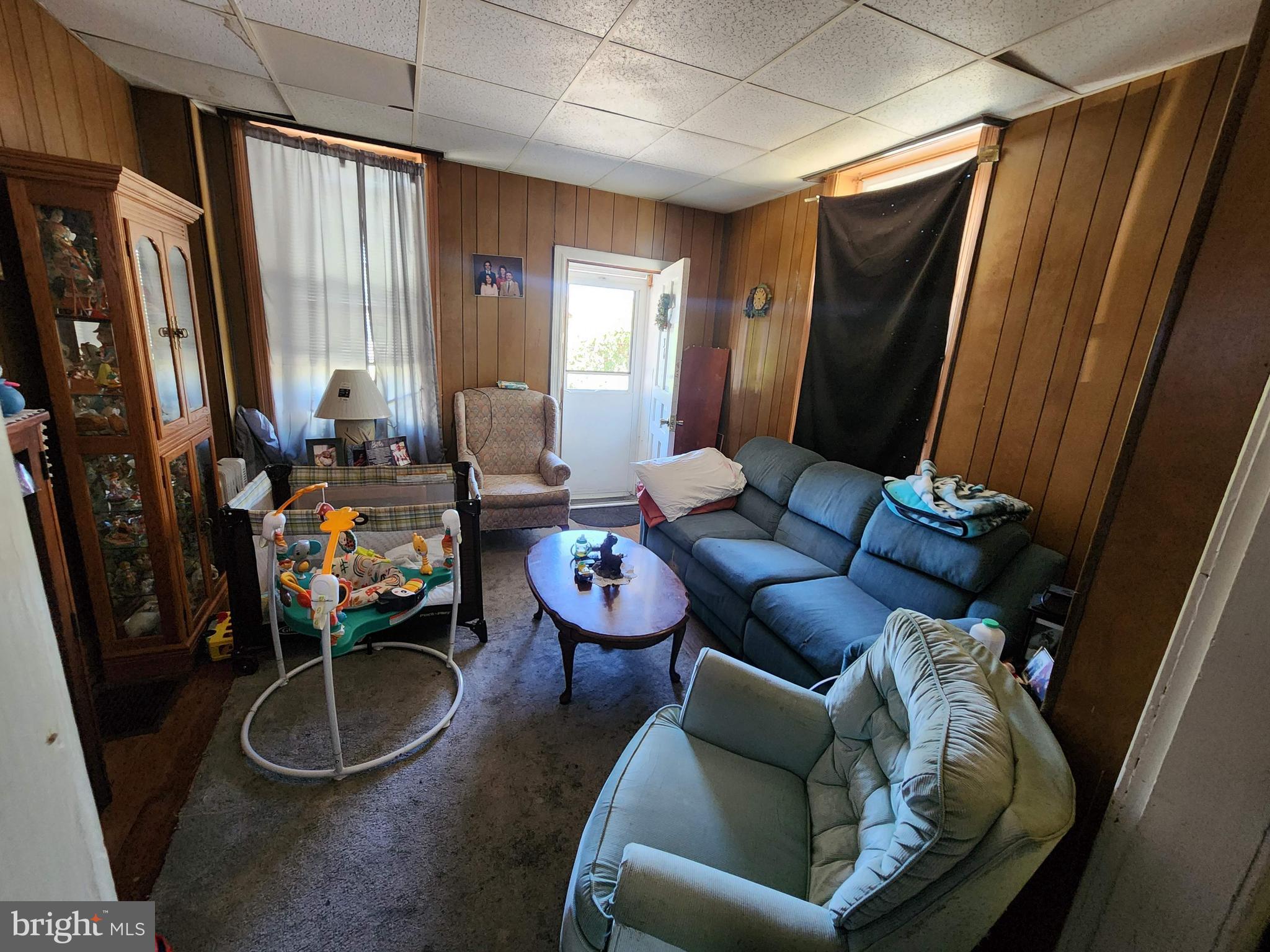 36 High Street Hagerstown, MD 21740 - Photo 3 of 28 Front door into living room