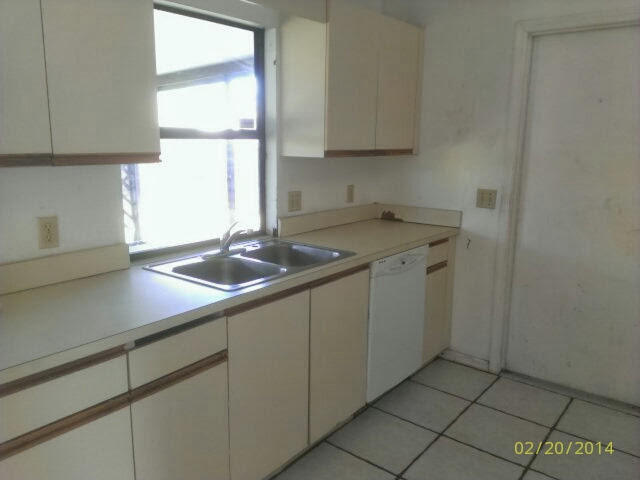 589 Southwest Dairy Road Port St. Lucie, FL 34953 - Photo 4 of 11 KITCHEN