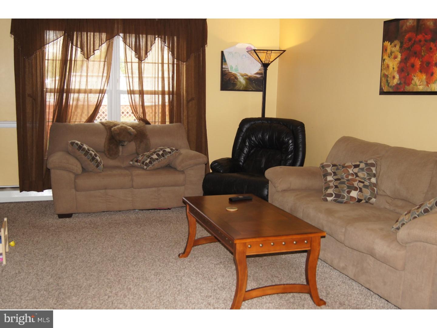 193 Evergreen Road Pottstown, PA 19464 - Photo 3 of 25 Living Room