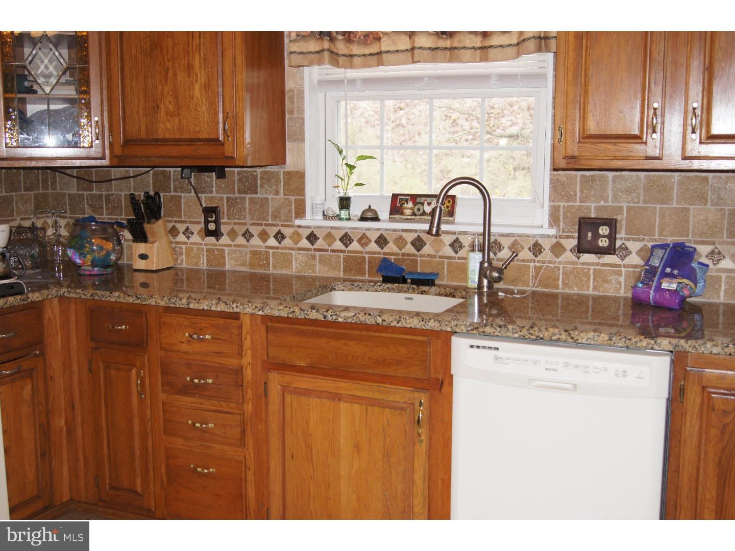 193 Evergreen Road Pottstown, PA 19464 - Photo 4 of 25 Kitchen