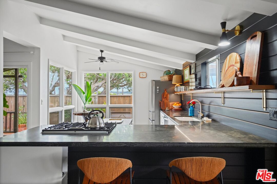 29500 Heathercliff Road, Unit 69 Malibu, CA 90265 - Photo 12 of 39