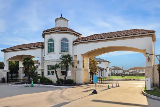 a view of a tennis court