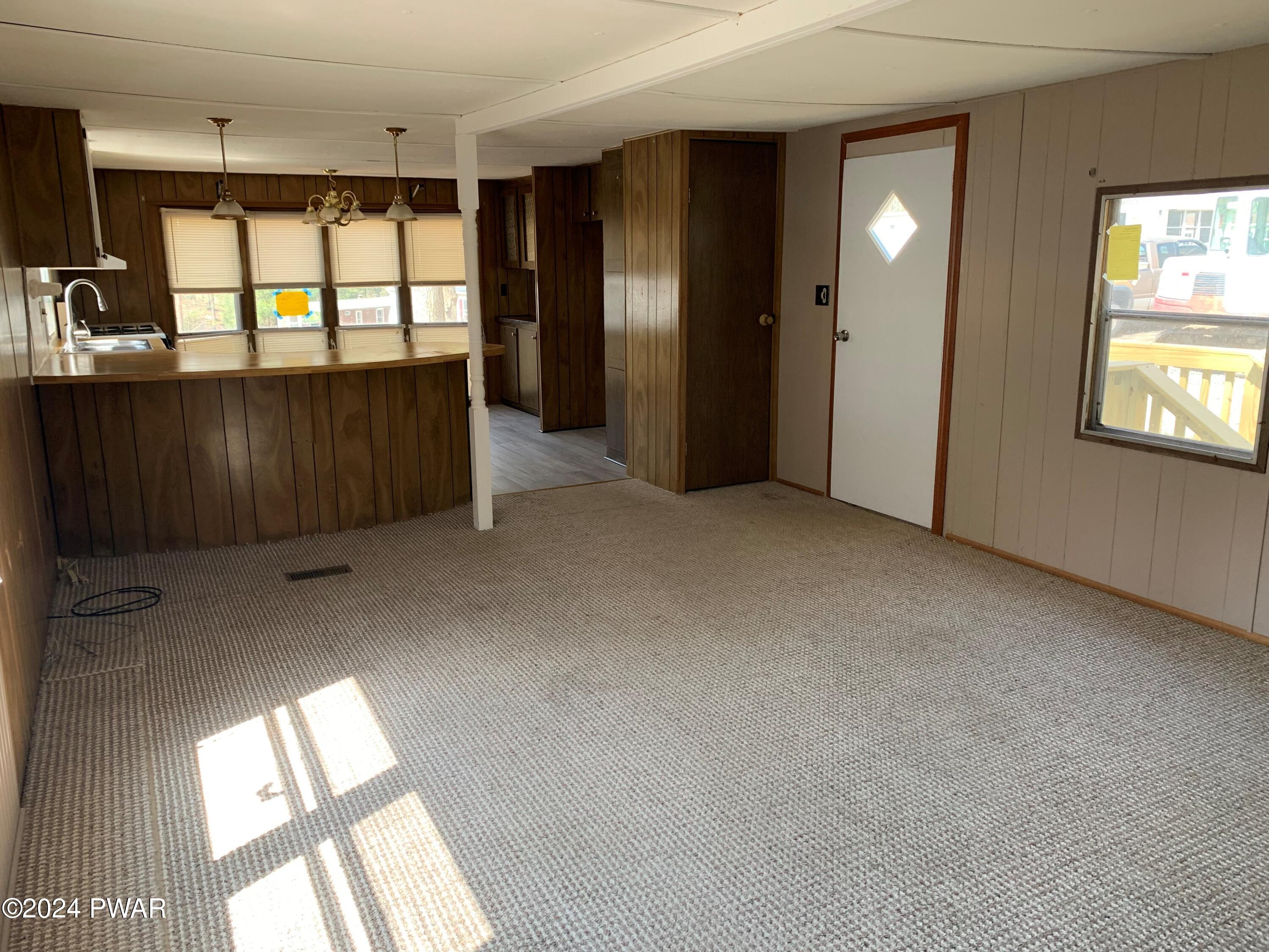 123 Middle Road Greentown, PA 18426 - Photo 5 of 27 Living Area