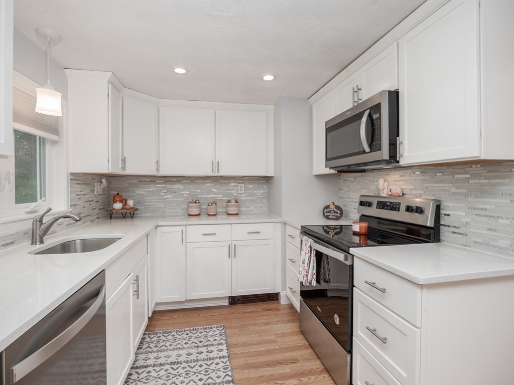 7 Willis Road Peabody, MA 01960 - Photo 3 of 39 Gallery Image 3