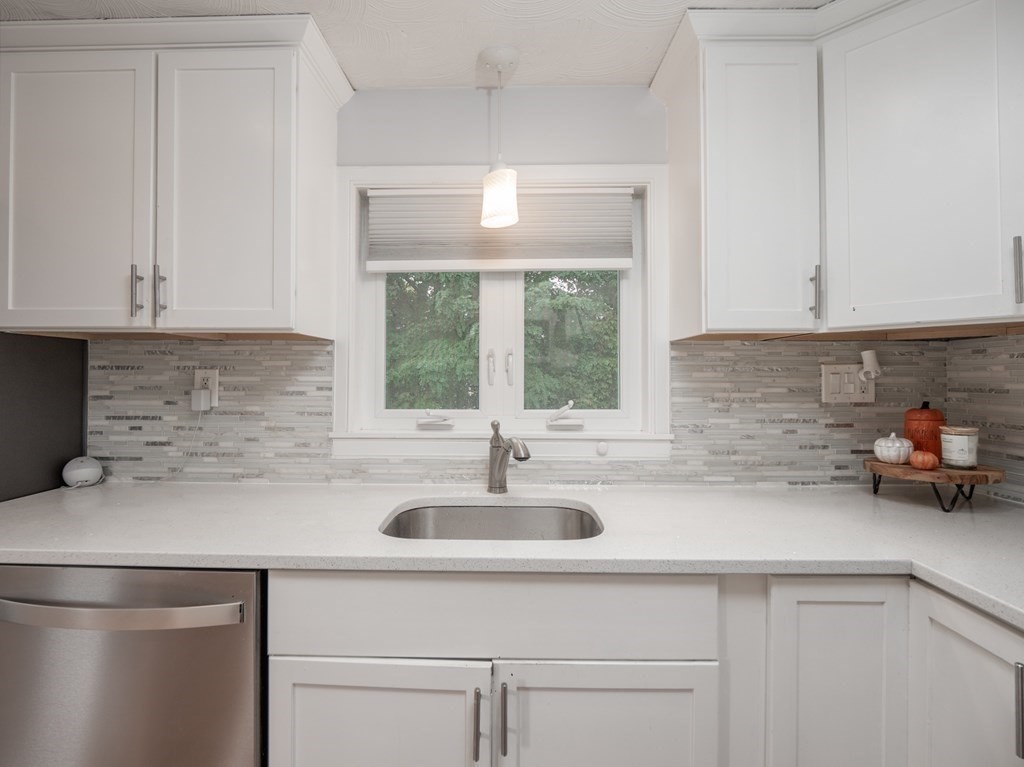 7 Willis Road Peabody, MA 01960 - Photo 6 of 39 Gallery Image 6