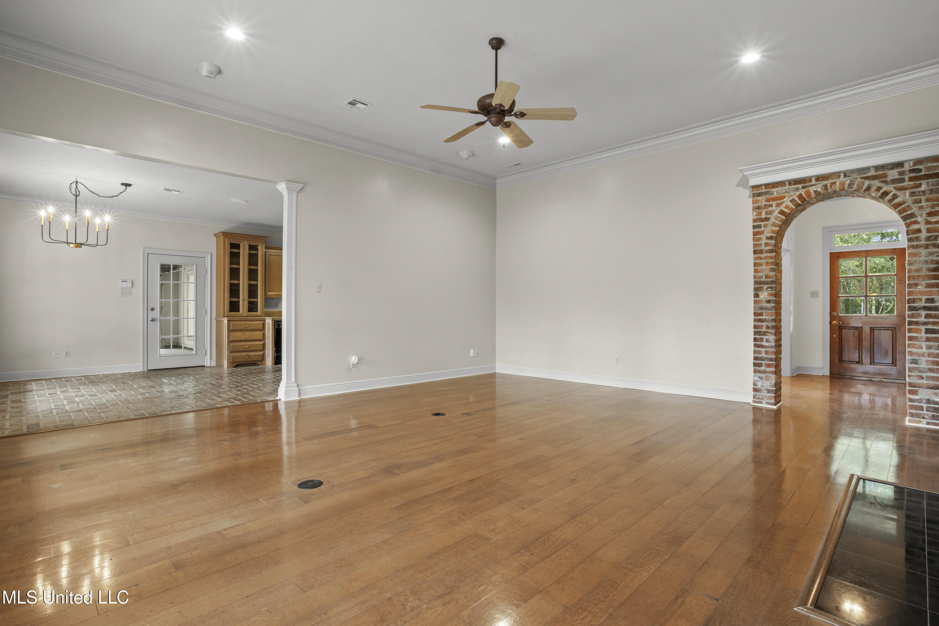 124 Surgeres Place Ocean Springs, MS 39564 - Photo 11 of 44 0016