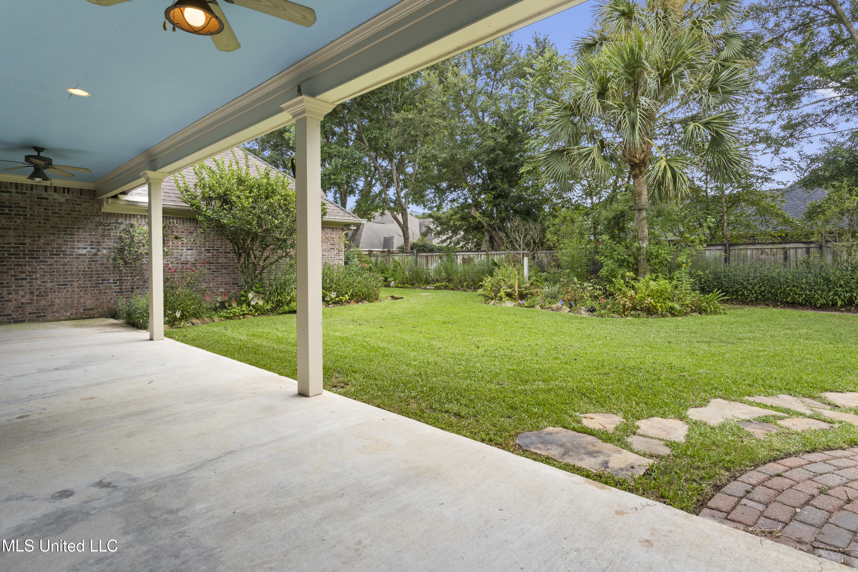 124 Surgeres Place Ocean Springs, MS 39564 - Photo 33 of 44 042