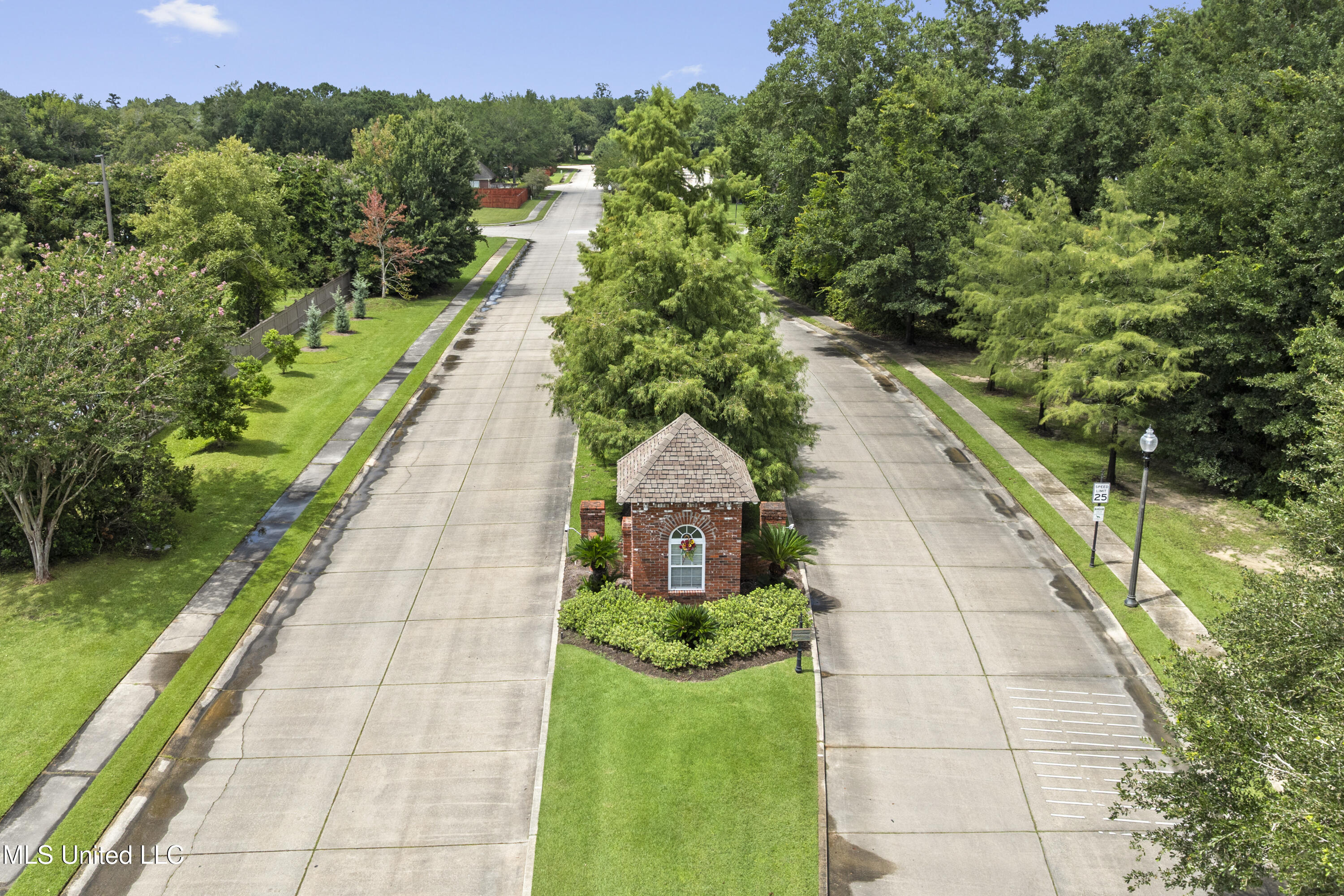 124 Surgeres Place Ocean Springs, MS 39564 - Photo 41 of 44 060