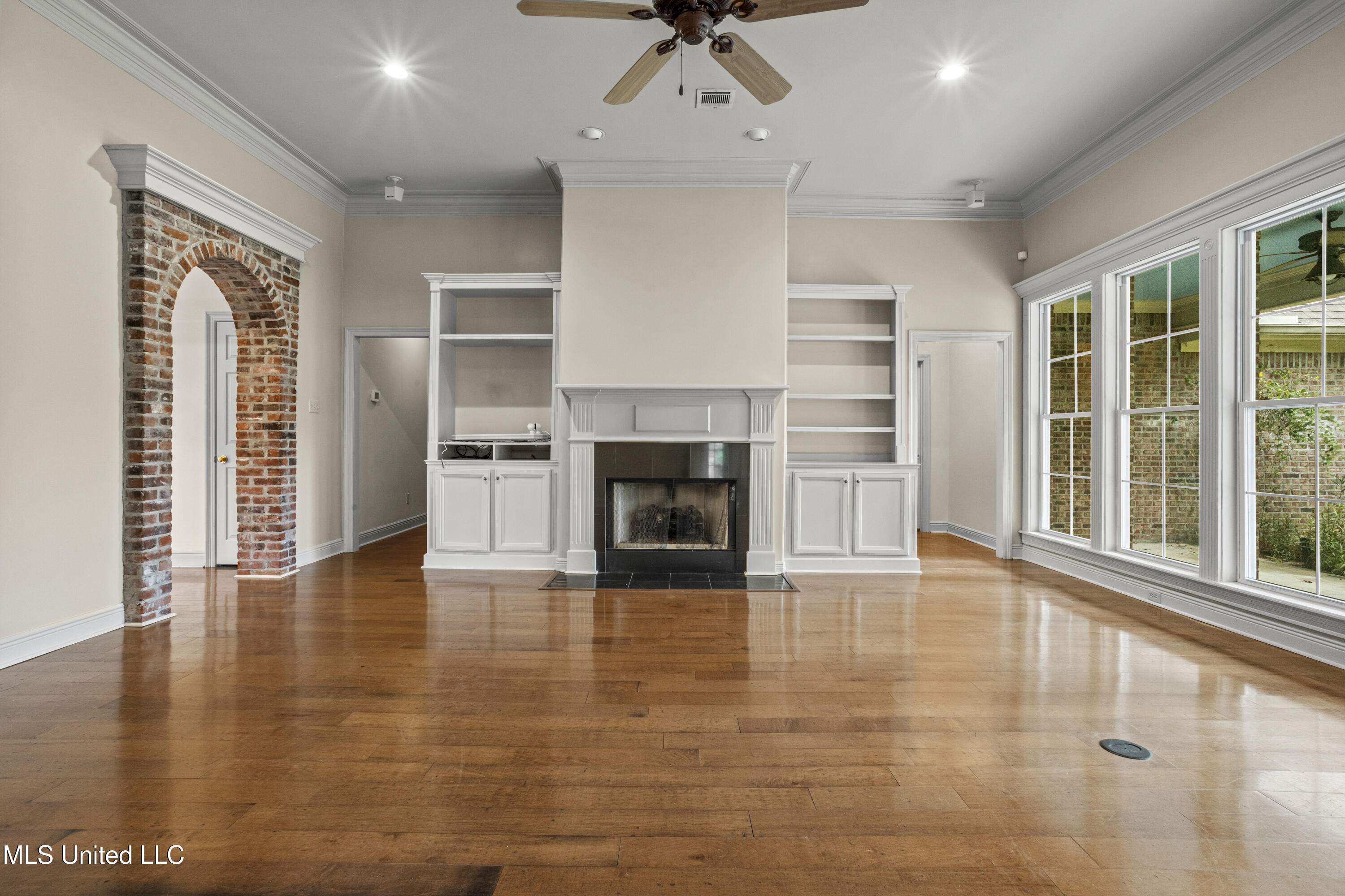 124 Surgeres Place Ocean Springs, MS 39564 - Photo 9 of 44 0014