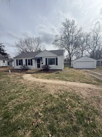 $84,900 | 1351 West Pershing Road, Decatur, IL 62526