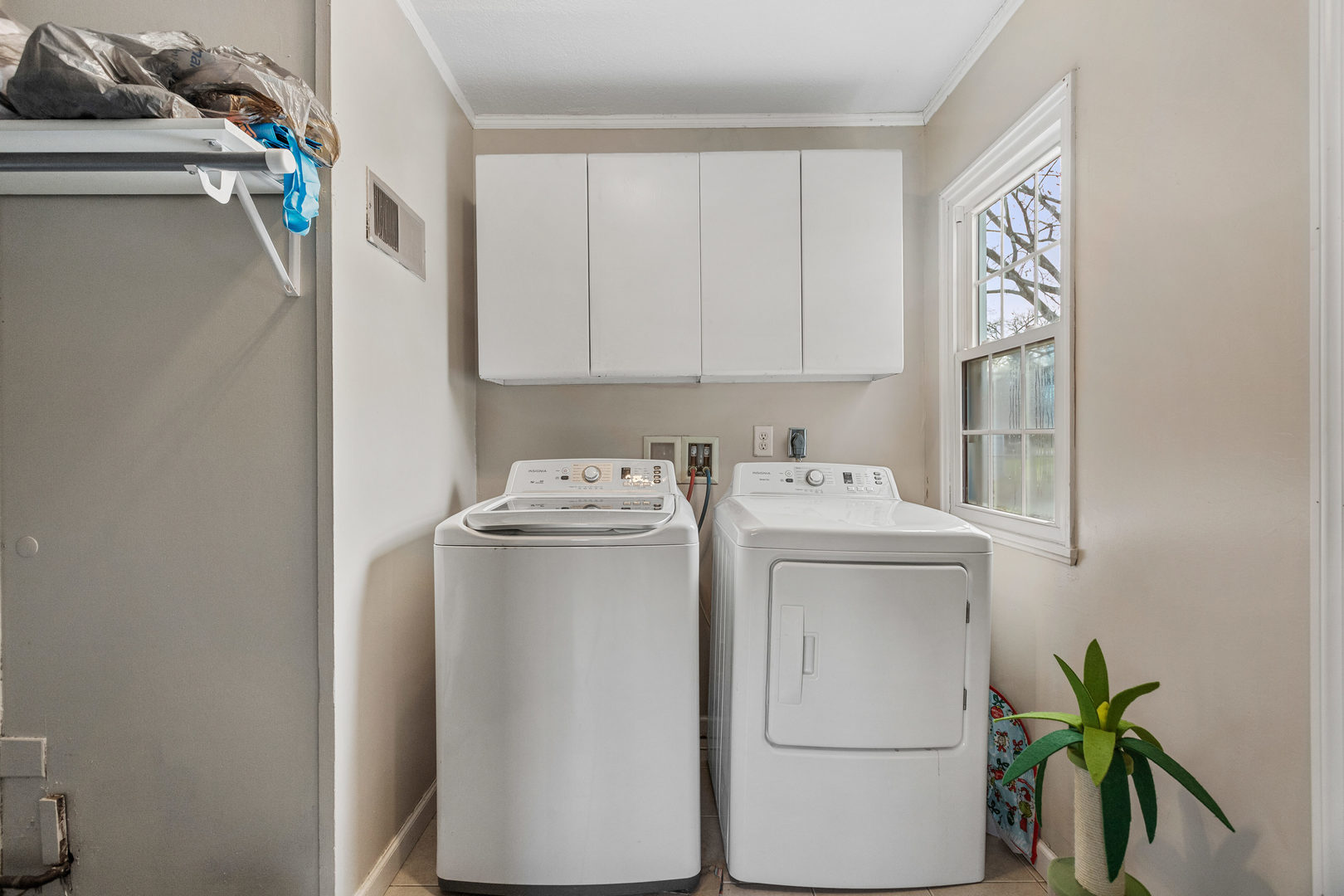 1351 West Pershing Road Decatur, IL 62526 - Photo 19 of 24 a utility room with dryer and washer
