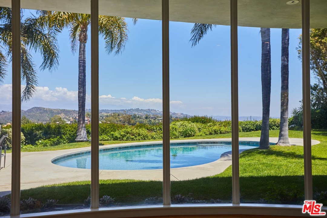 1070 Somera Road Los Angeles, CA 90077 - Photo 1 of 26 Gallery Image 1