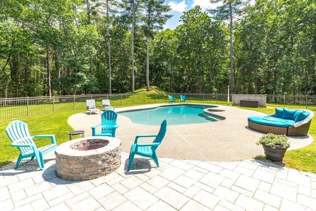 232 Dutton Road Sudbury, MA 01776 - Photo 3 of 37