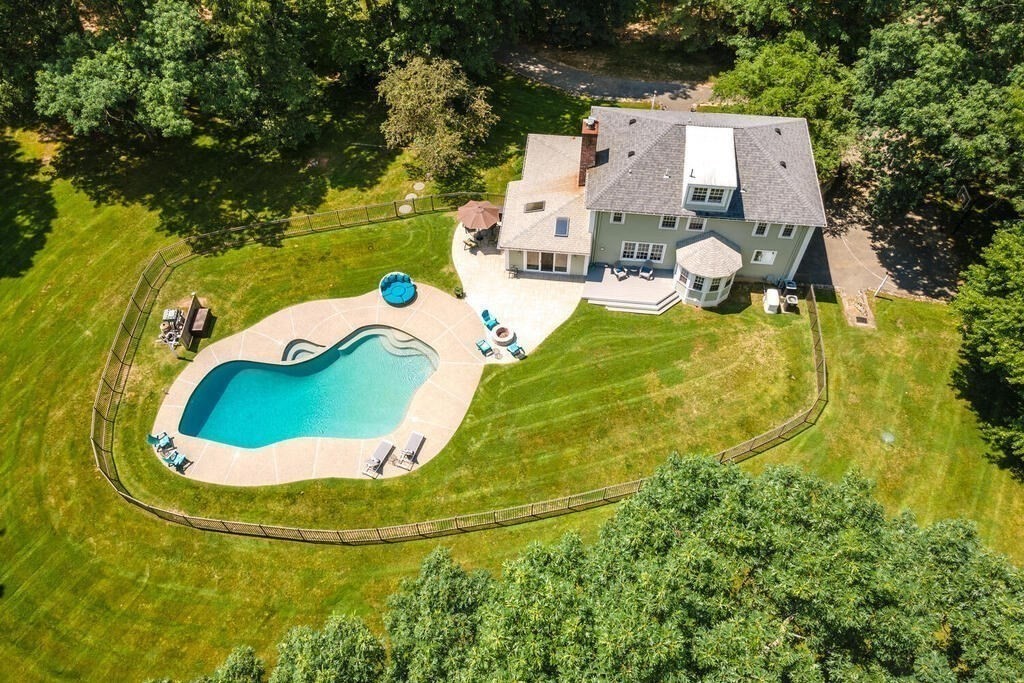 232 Dutton Road Sudbury, MA 01776 - Photo 4 of 37