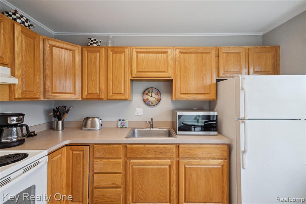 1122 Liberty Belle Court Rochester Hills, MI 48307 - Photo 8 of 28