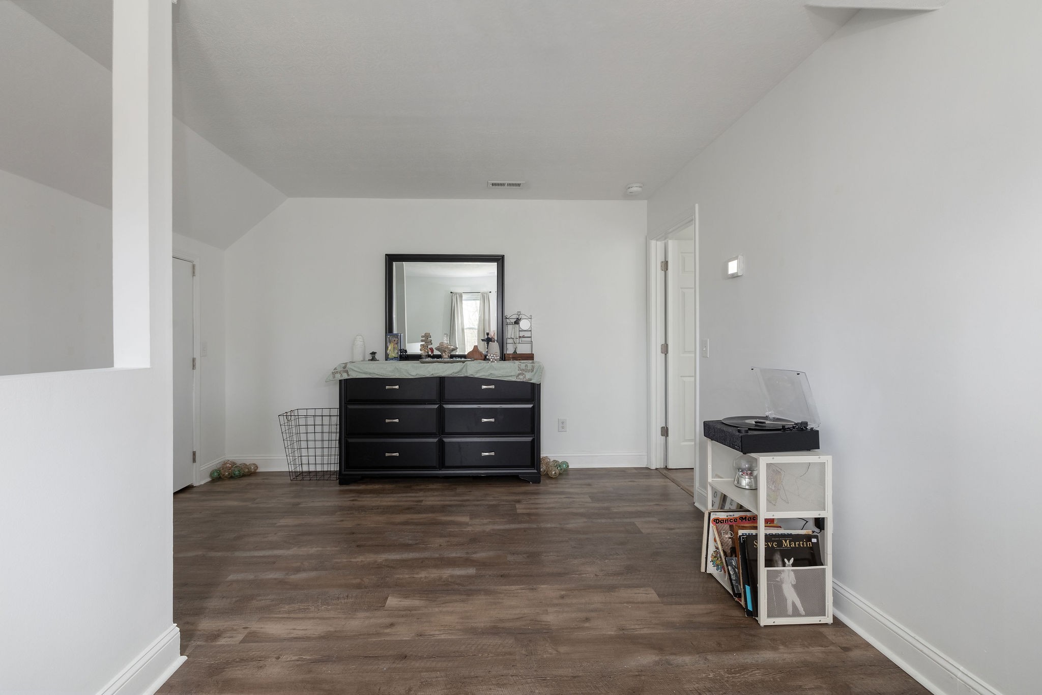 95 Old 25 Loop Castalian Springs, TN 37031 - Photo 43 of 93 a room with a mirror and furniture