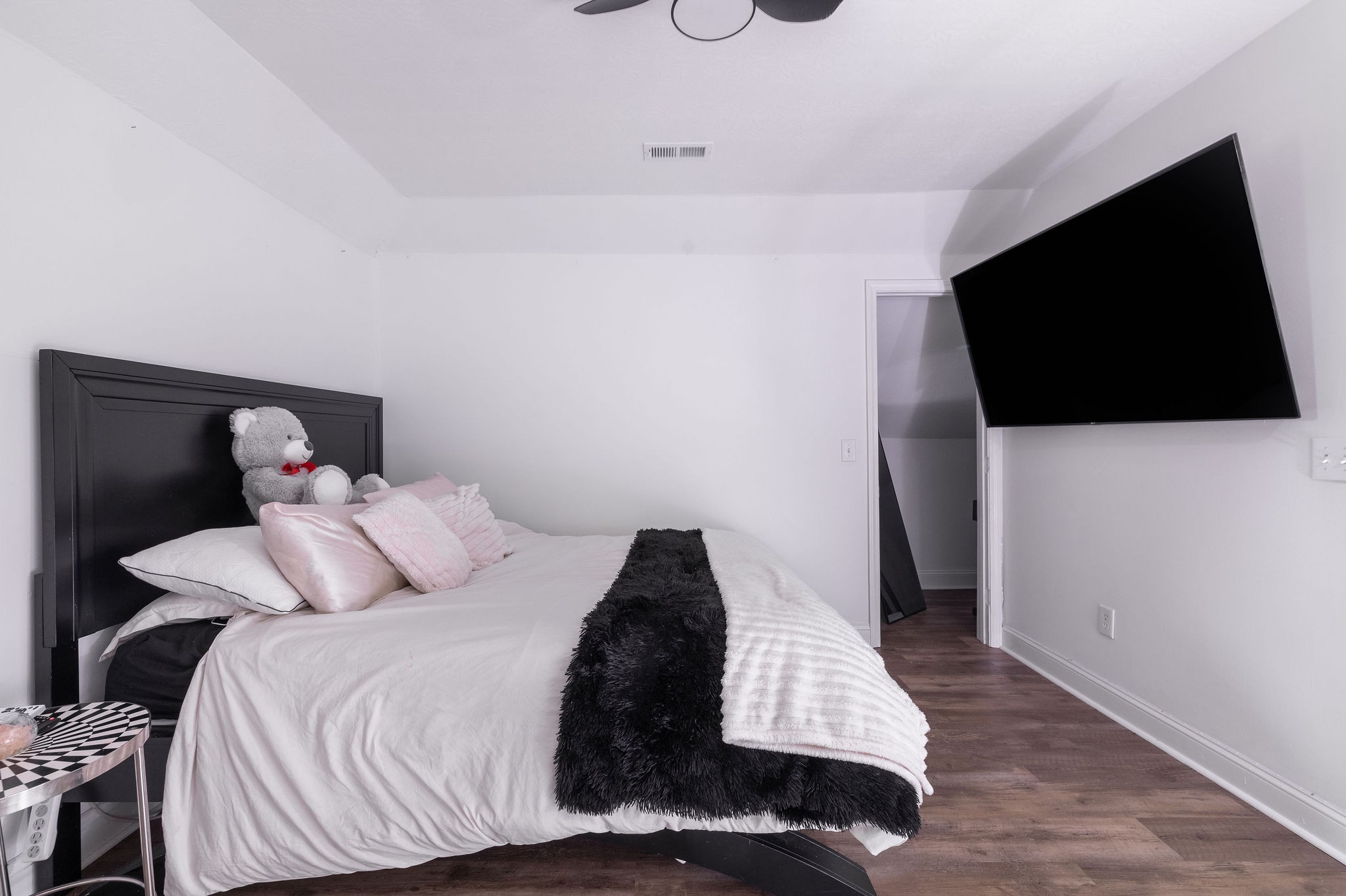 95 Old 25 Loop Castalian Springs, TN 37031 - Photo 51 of 93 a bedroom with a bed and a flat screen tv