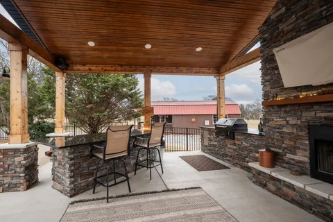 $889,000 | 95 Old 25 Loop, Castalian Springs, TN 37031