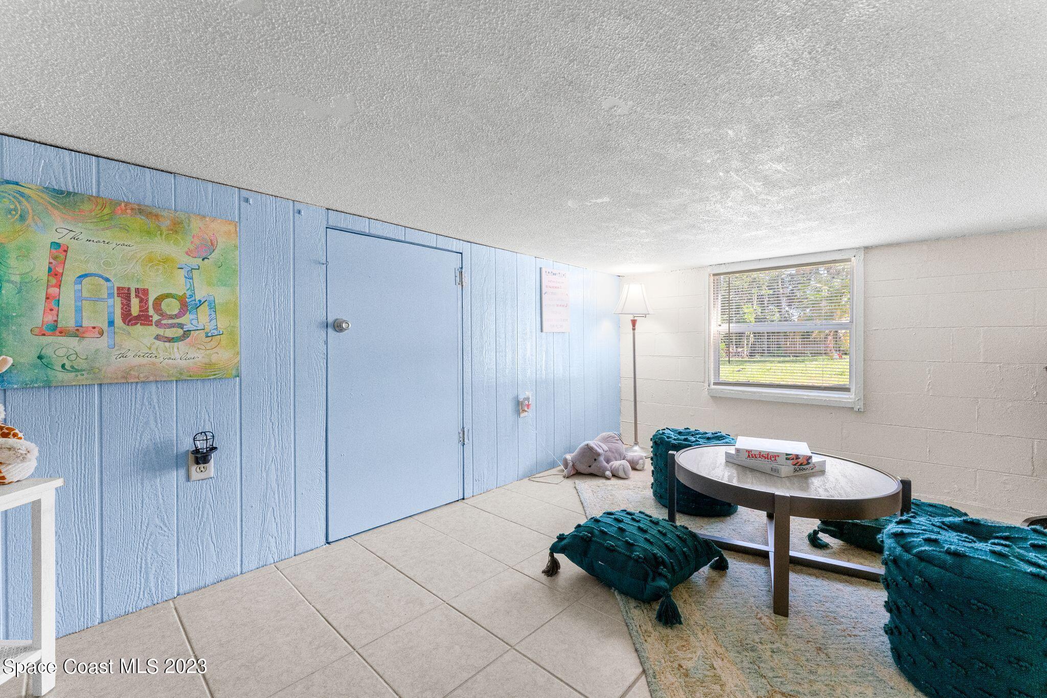 2007 Oak Street Melbourne Beach, FL 32951 - Photo 15 of 26 a living room with furniture and a potted plant