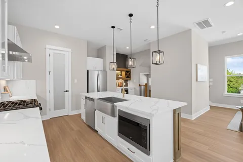 $454,900 | 719 Thornton Road, Unit B, Houston, TX 77018