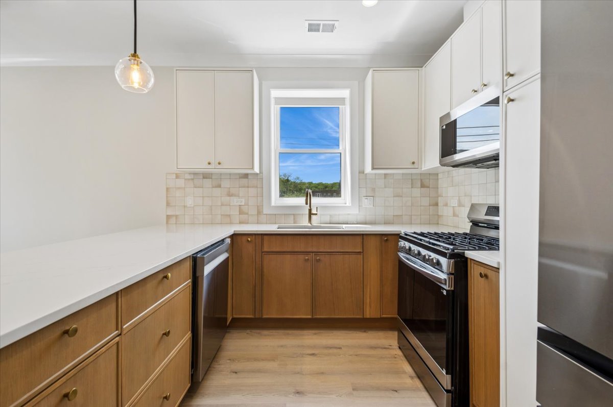 1355 West Balmoral Avenue, Unit 1 Chicago, IL 60640 - Photo 14 of 24