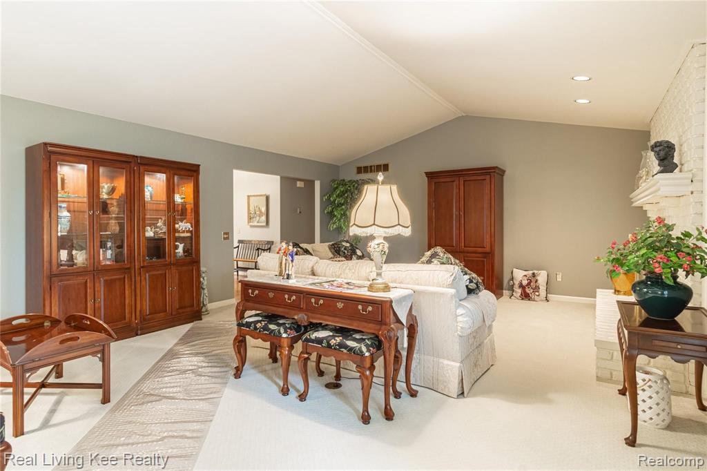 1329 Greenleaf Drive Rochester Hills, MI 48309 - Photo 9 of 49