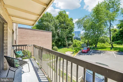 $240,000 | 3220 South 28th Street, Unit 304, Alexandria, VA 22302