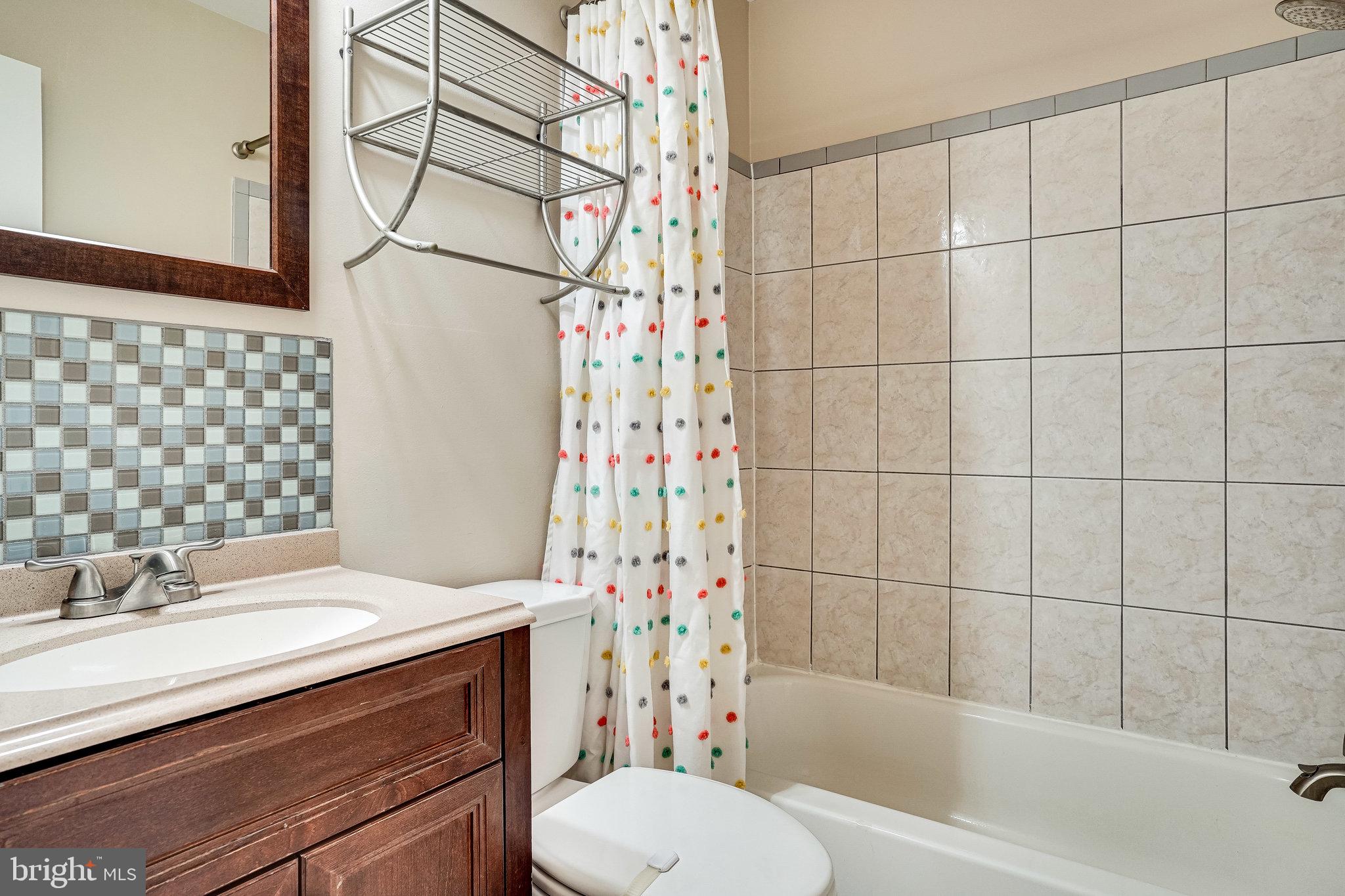 8617 Kerry Lane Springfield, VA 22152 - Photo 34 of 59 Upper Hall Full Bathroom