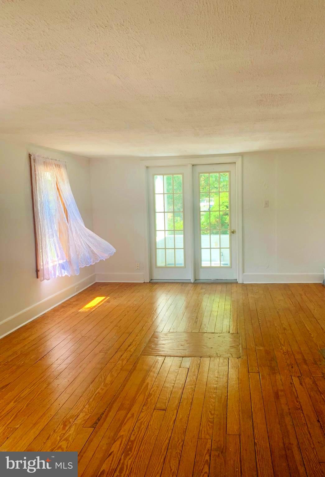 8645 Sewell Point Road Wittman, MD 21676 - Photo 11 of 22 Living room