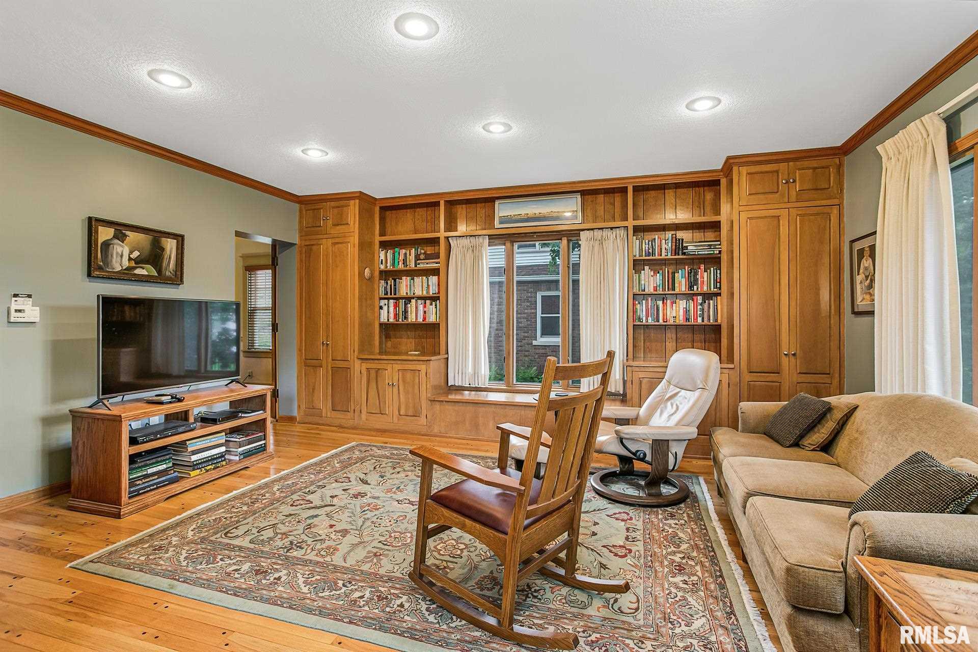 2928 Middle Road Davenport, IA 52803 - Photo 11 of 31 Gallery Image 11