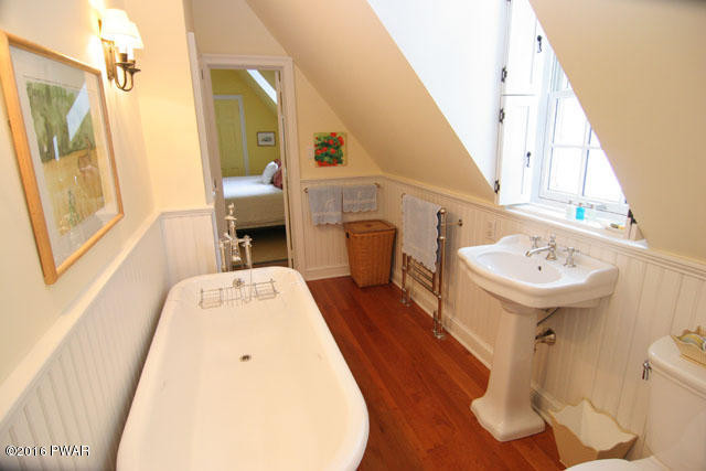 331 Church Road Damascus, PA 18415 - Photo 26 of 53 R24628BathroomFullnearBedroom4..2ndfloor